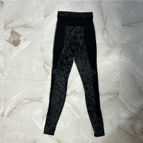 Lululemon Just Breathe Animal Print Leggings Mesh Size 4 Gray Black - Picture 2 of 6